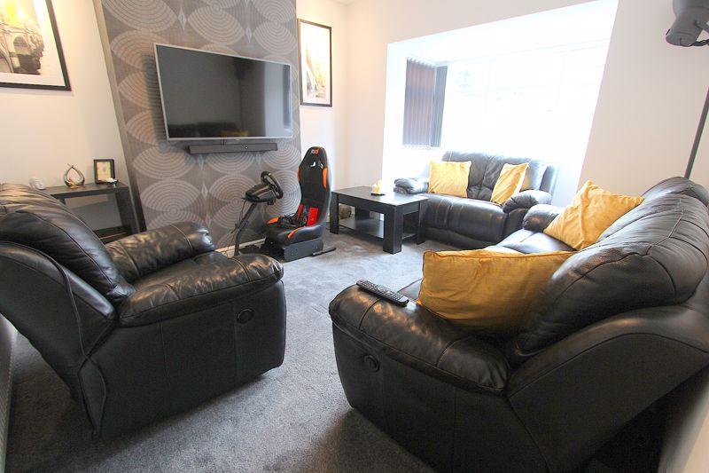Delves Crescent, Walsall 3 bed semidetached house £1,250 pcm (£288 pw)