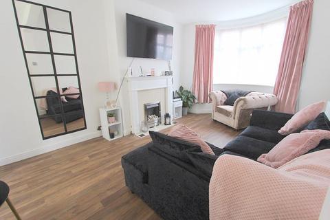 3 bedroom semi-detached house to rent, Wrexham Avenue, Walsall