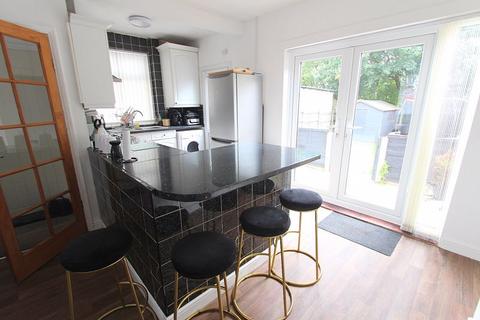 3 bedroom semi-detached house to rent, Wrexham Avenue, Walsall