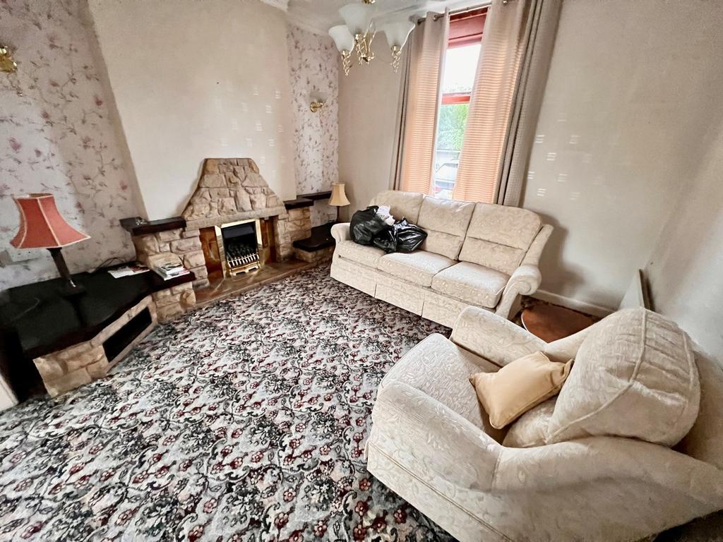 Hall Lane, Longton, Preston, PR4 3 bed semidetached house £275,000