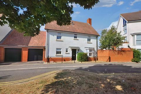 4 bedroom detached house for sale - Lambourne Chase, Chelmsford, CM2