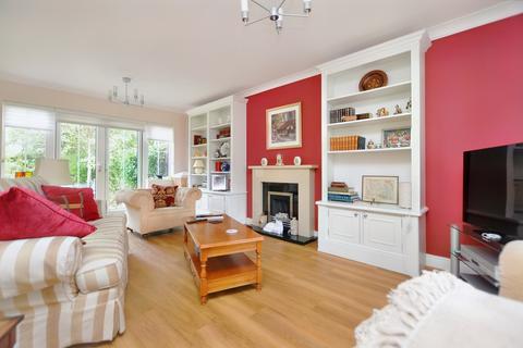 4 bedroom detached house for sale - Lambourne Chase, Chelmsford, CM2