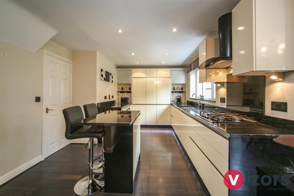 Defford Close, Redditch 4 bed detached house £530,000