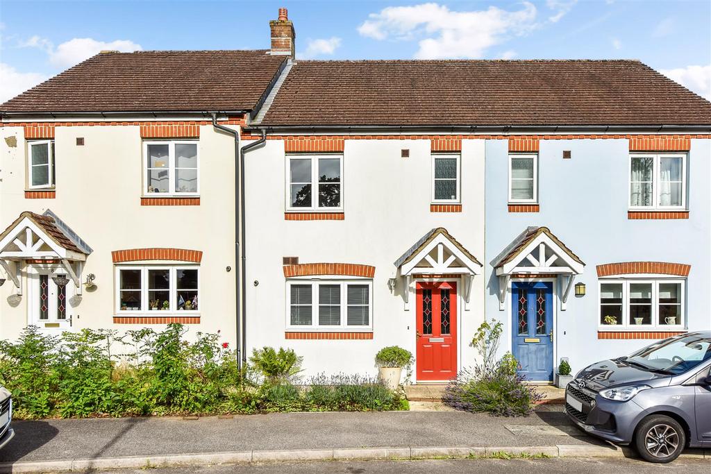 Luker Drive, Petersfield. 2 bed terraced house to rent £1,425 pcm (£