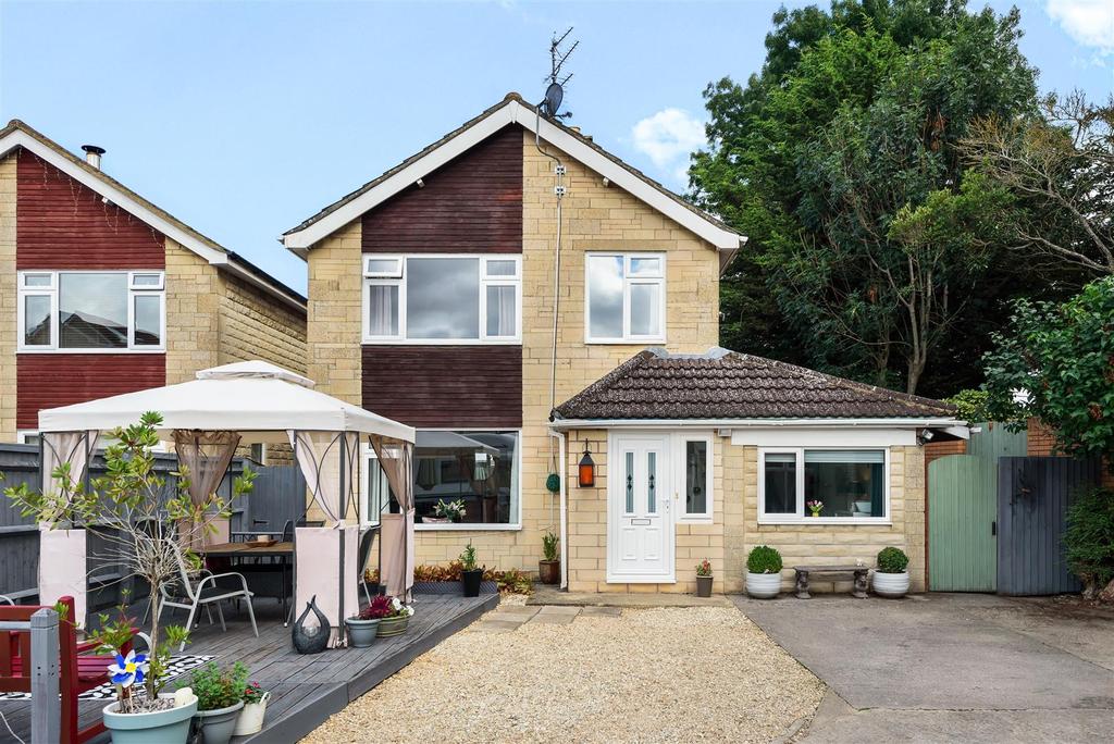 Westbrook Close, Chippenham 4 bed detached house for sale £400,000