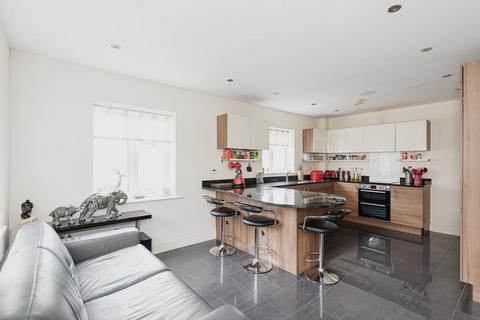 1 Spindle Close, Epsom, KT19 8FZ
