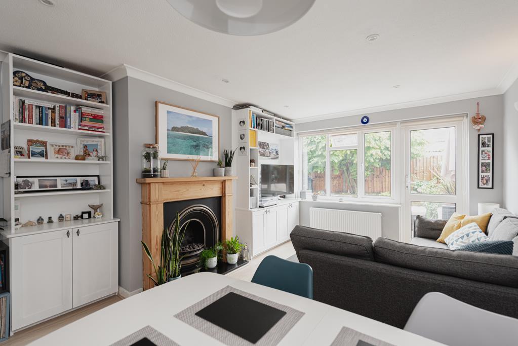 Albert Road, Epsom 2 bed £415,000