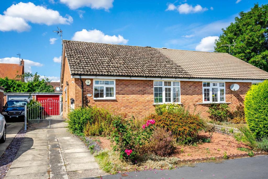Reygate Grove, Copmanthorpe, York 2 bed semidetached bungalow for sale