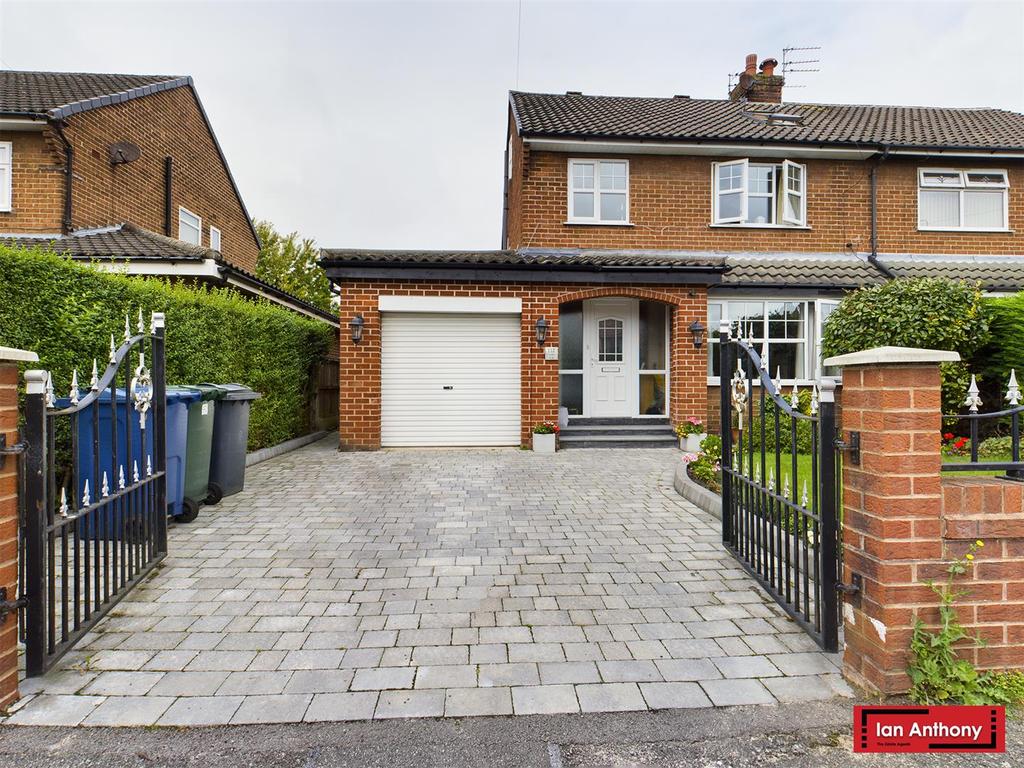 County Road, Ormskirk 4 bed semidetached house £365,000