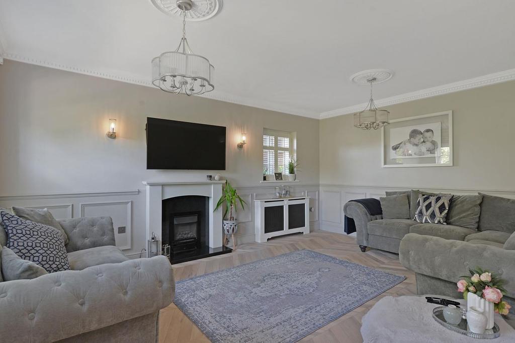 Braeburn Way, Kings Hill 5 bed detached house £1,200,000