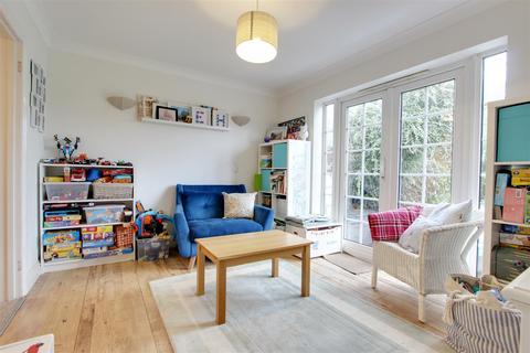14 Beechfield, Kings Langley, WD4 8EF