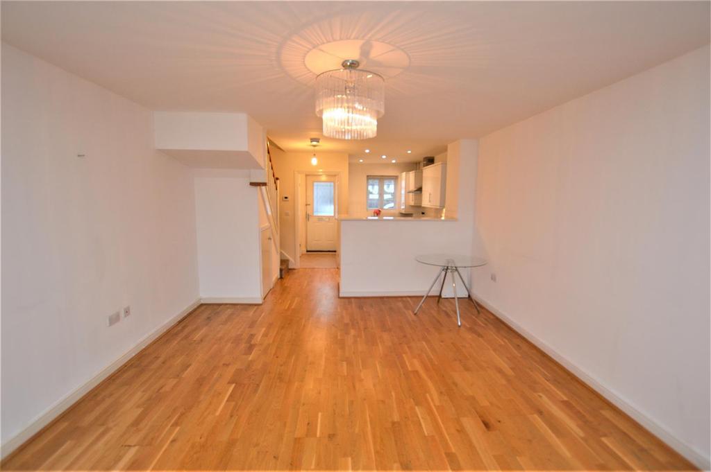Maple Lodge Close, Maple Cross 2 bed terraced house £1,300 pcm (£300 pw)