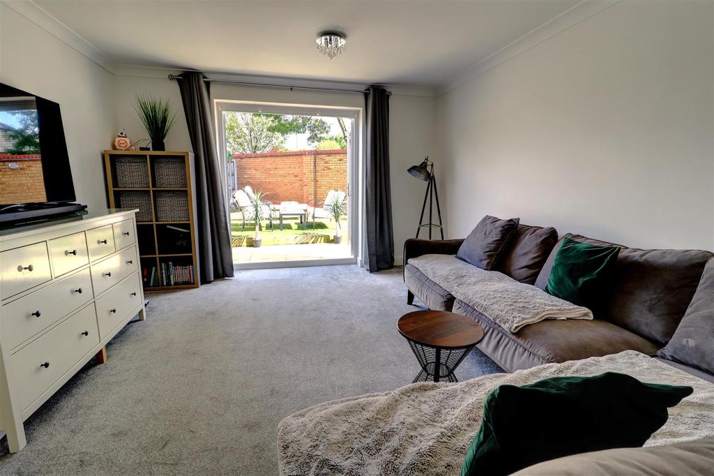 Melbourne Close, Maple Park, Nuneaton 2 bed semidetached house £215,000