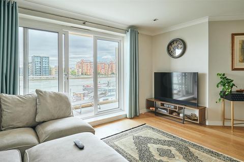 Flat 8, Sherwood Court Chatfield Road, London, SW11 3UY