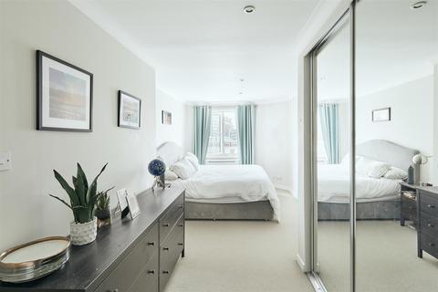 Flat 8, Sherwood Court Chatfield Road, London, SW11 3UY