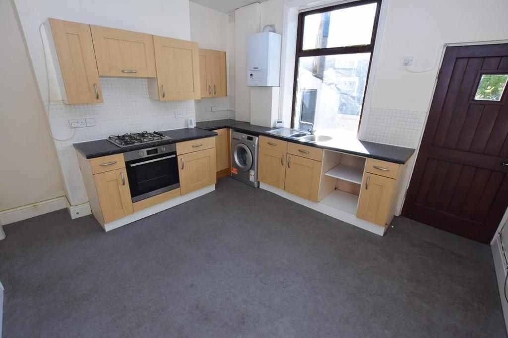 Gisburn Road, Barrowford 3 bed terraced house £600 pcm (£138 pw)