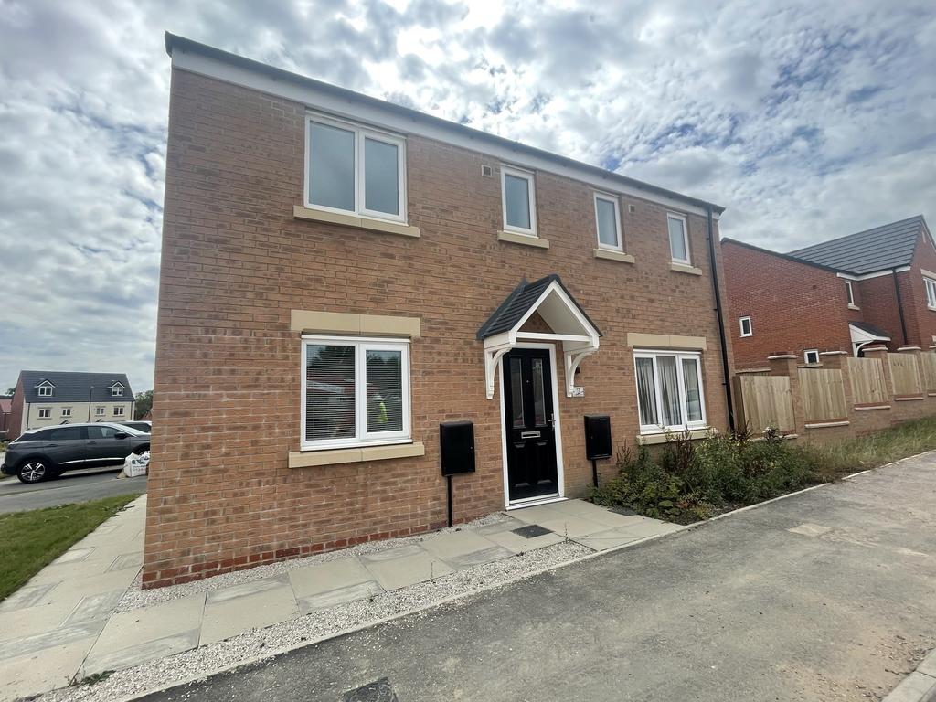 Jasper Avenue, Hasland, Chesterfield, S41 3 bed detached house £1,000 pcm (£231 pw)