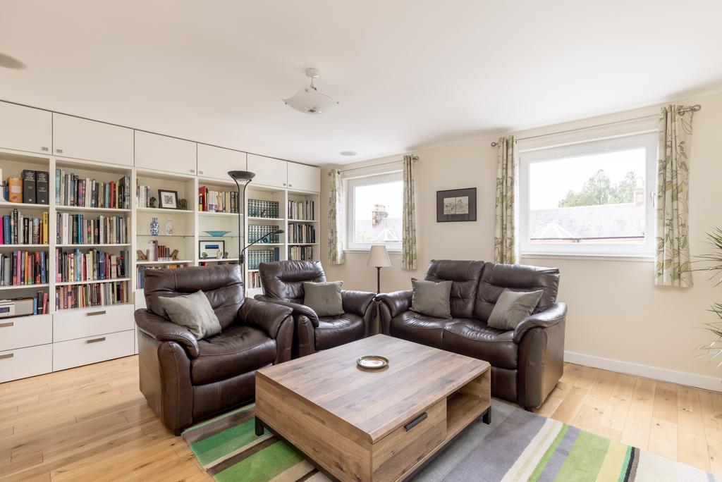 12 Western Corner, EDINBURGH, EH12 5PY 3 bed flat £300,000