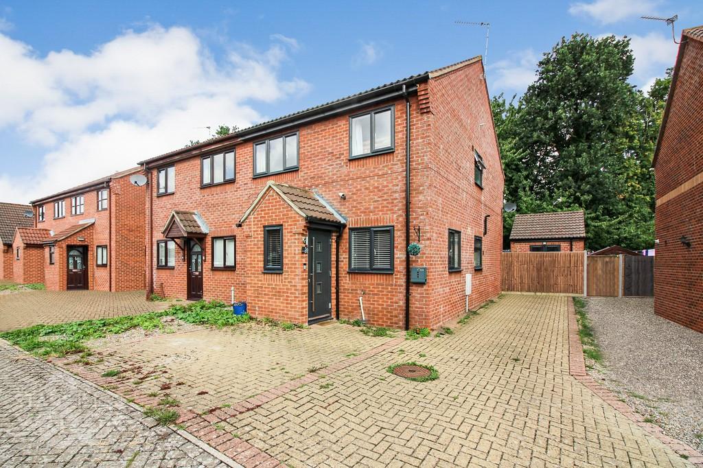High Way, Lingwood, Norwich 3 bed semidetached house £300,000