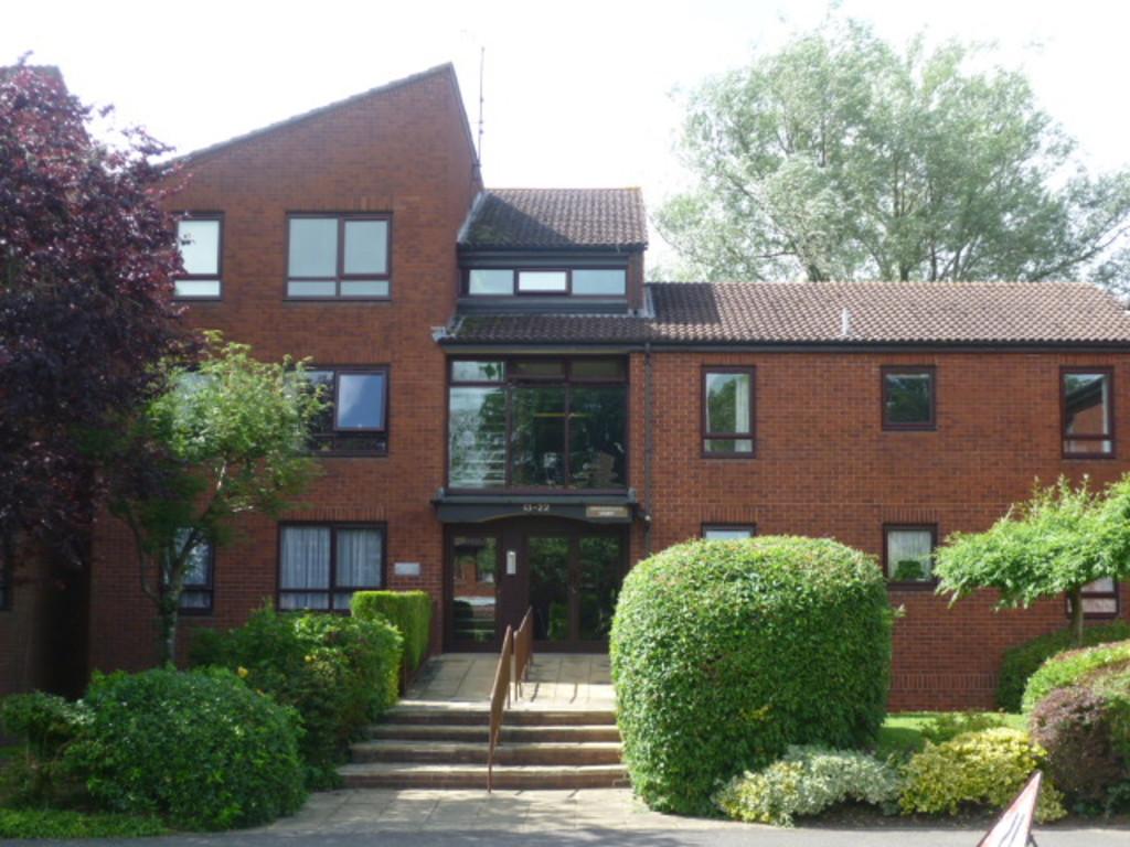 Allenview Road, Wimborne 1 bed ground floor flat £775 pcm (£179 pw)