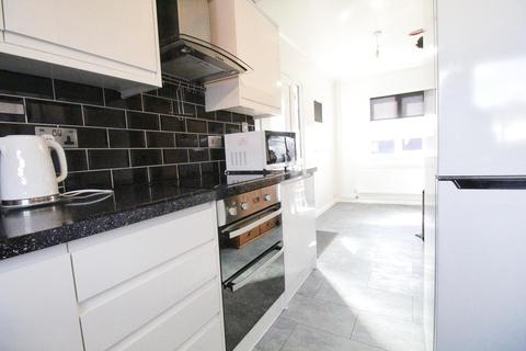 81 The Oval, Dunscroft, Doncaster, DN7 4EA