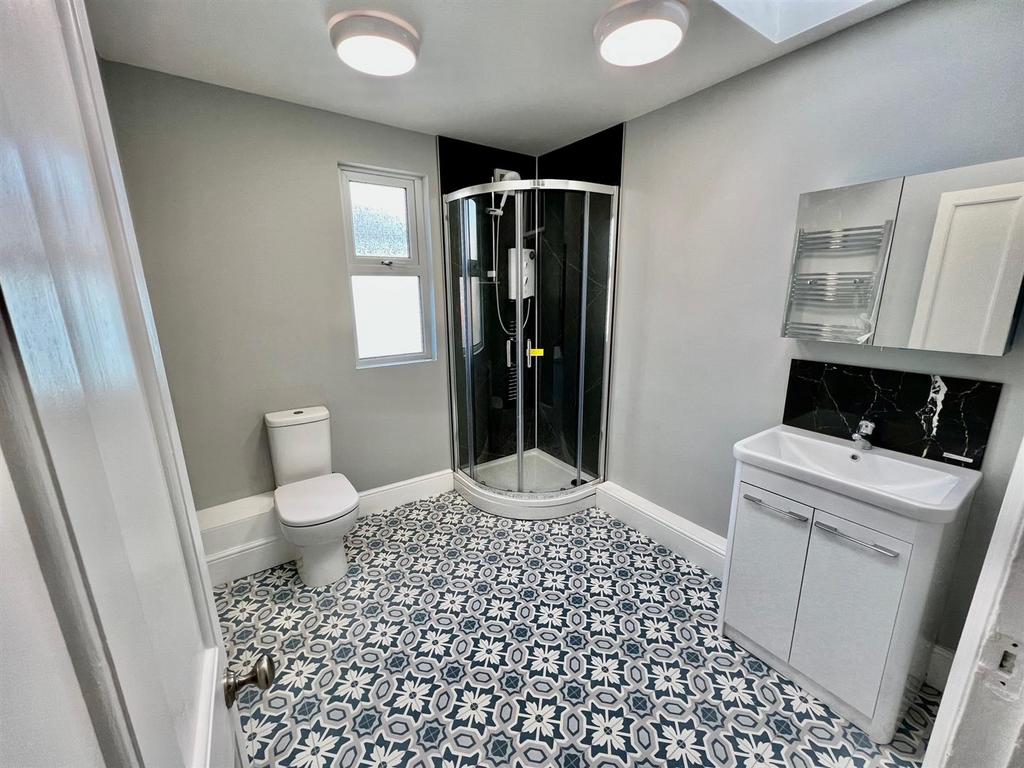 SHOWER ROOM 2.jpg