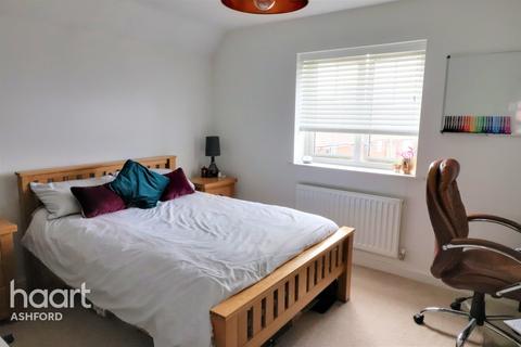 16 Nuthatch Drive, Finberry, Ashford, TN25 7AA
