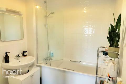 16 Nuthatch Drive, Finberry, Ashford, TN25 7AA