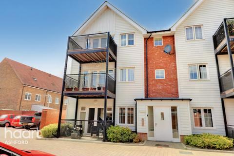 16 Nuthatch Drive, Finberry, Ashford, TN25 7AA
