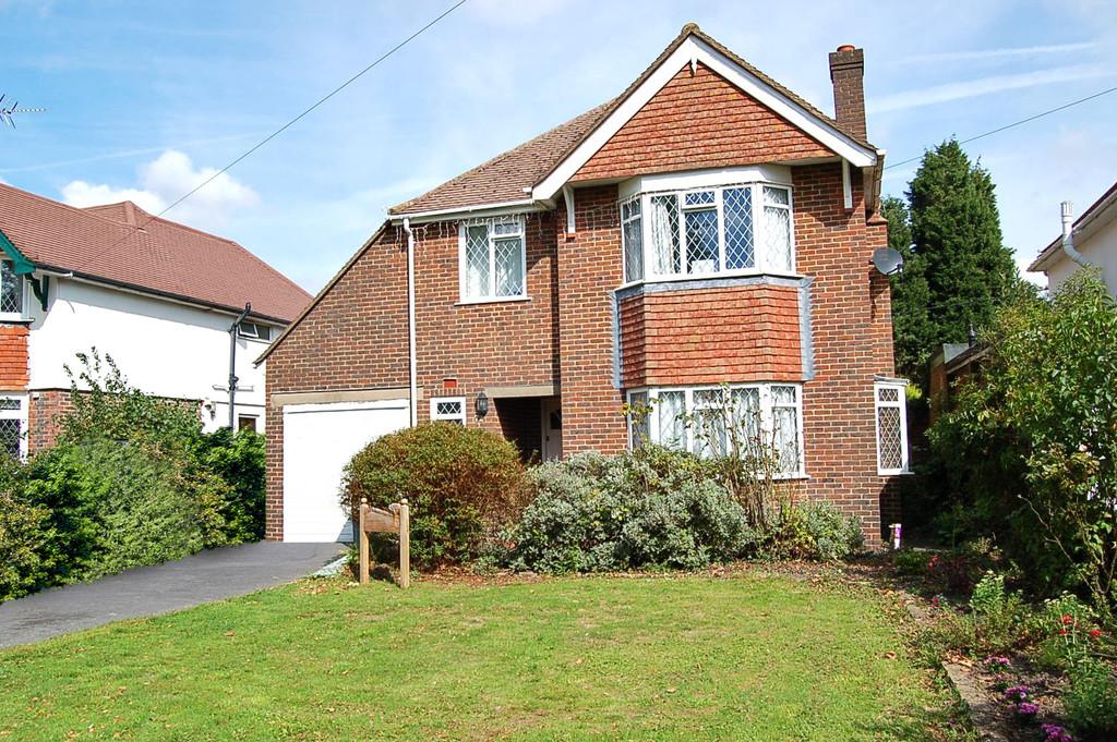Park Road, Burgess Hill 4 bed detached house £2,500 pcm (£577 pw)
