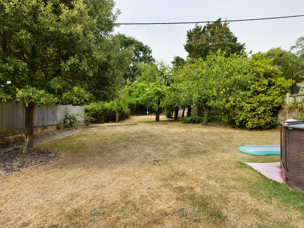 Park Road, Burgess Hill 4 bed detached house £2,500 pcm (£577 pw)