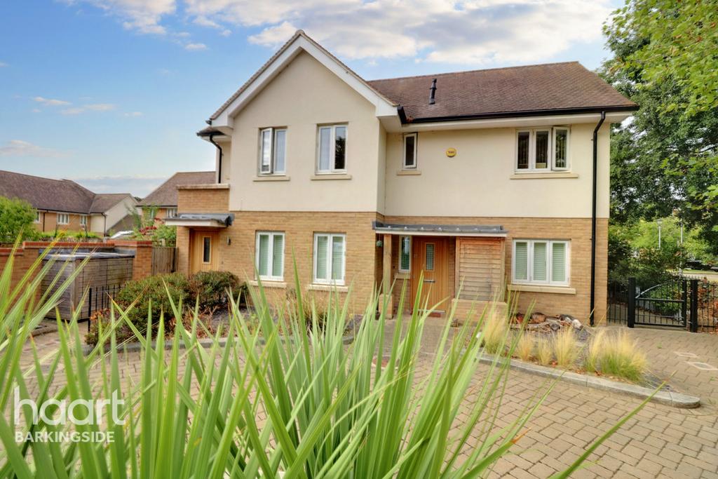 New Mossford Way, Barkingside 1 bed for sale £375,000