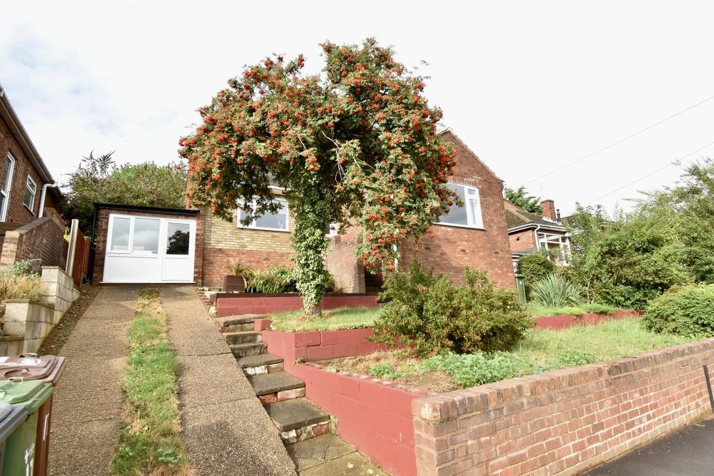 Hillside Avenue, Lincoln 3 bed detached bungalow £215,000