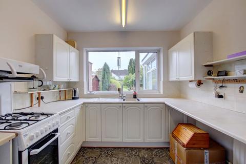 27 Holt Gardens, Studley, B80 7NU