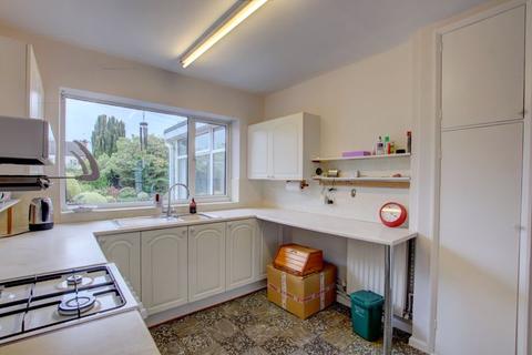 27 Holt Gardens, Studley, B80 7NU