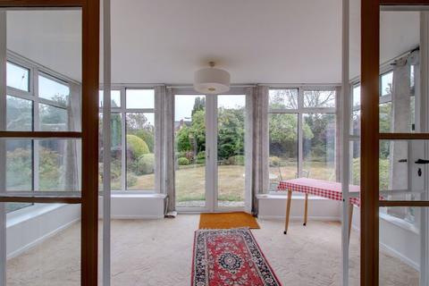 27 Holt Gardens, Studley, B80 7NU