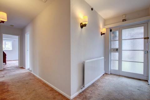 27 Holt Gardens, Studley, B80 7NU