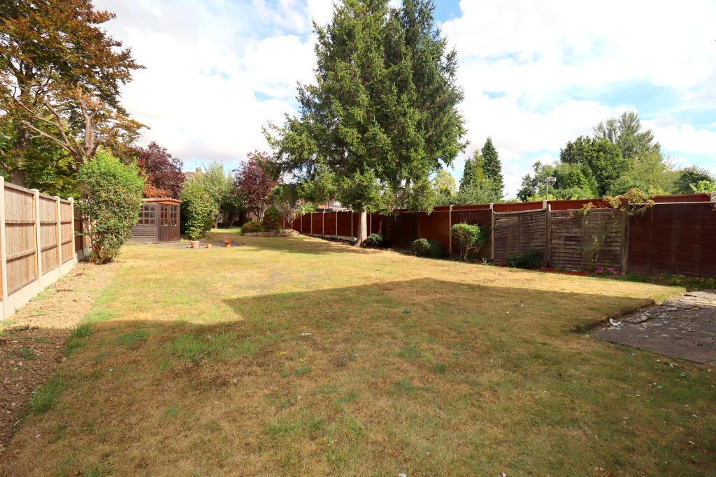 New Bedford Road, Luton... 4 bed detached house £700,000