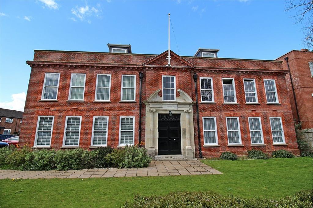Tudor House, St Albans Road East, Hatfield, AL10 1 bed apartment £950