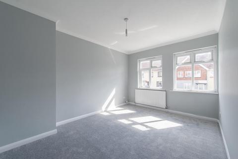 16 Jubilee Crescent, Gravesend, DA12 4JF