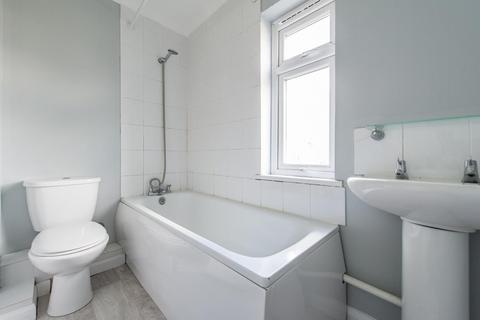 16 Jubilee Crescent, Gravesend, DA12 4JF