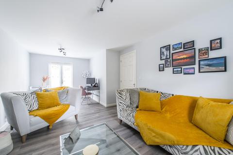 49 Kingfisher Drive, Greenhithe, DA9 9RT