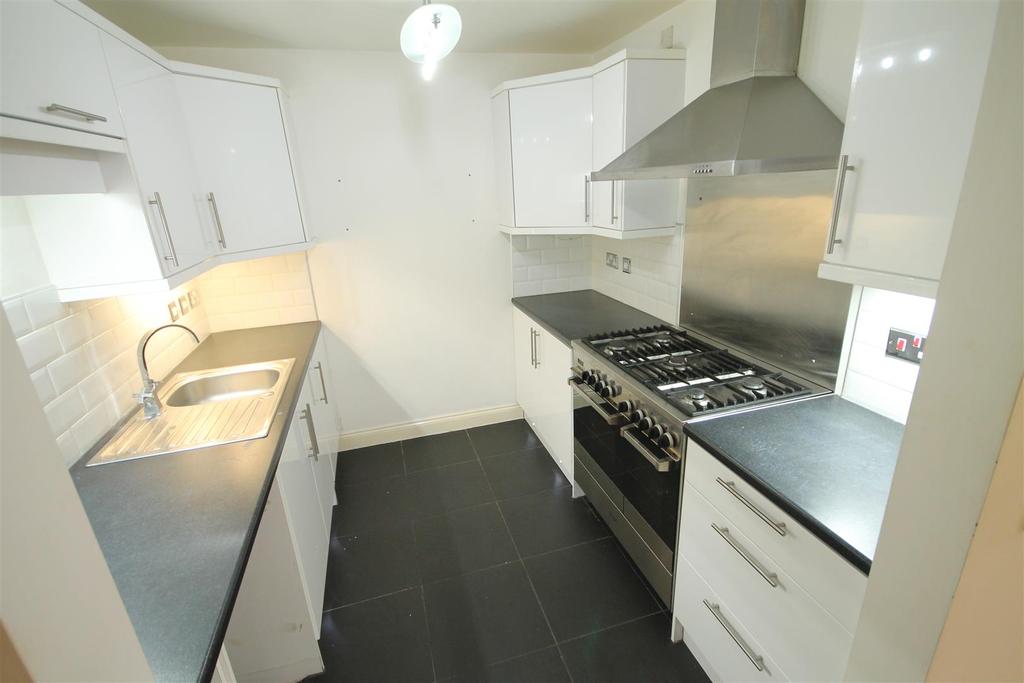 Morrison Close, Woodham, Newton Aycliffe 3 bed flat £550 pcm (£127 pw)