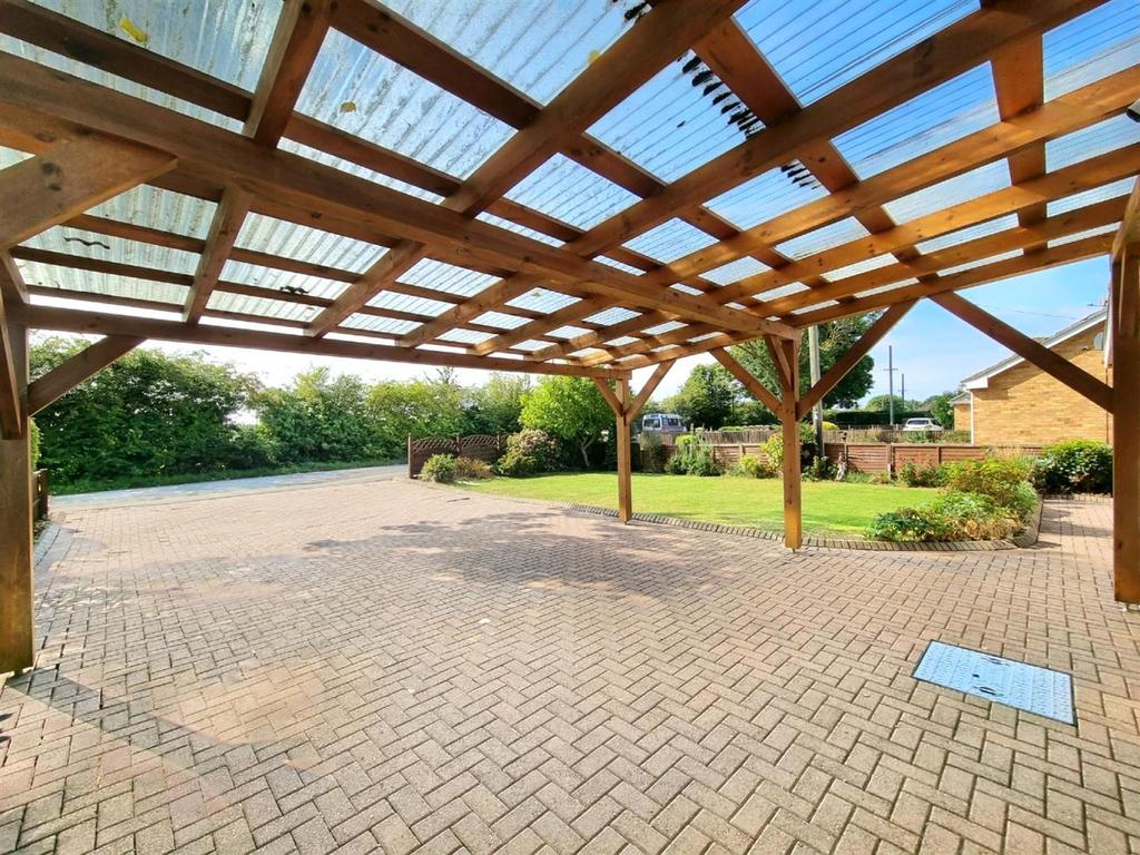 Westhorpe Road, Gosberton 3 bed detached bungalow £300,000