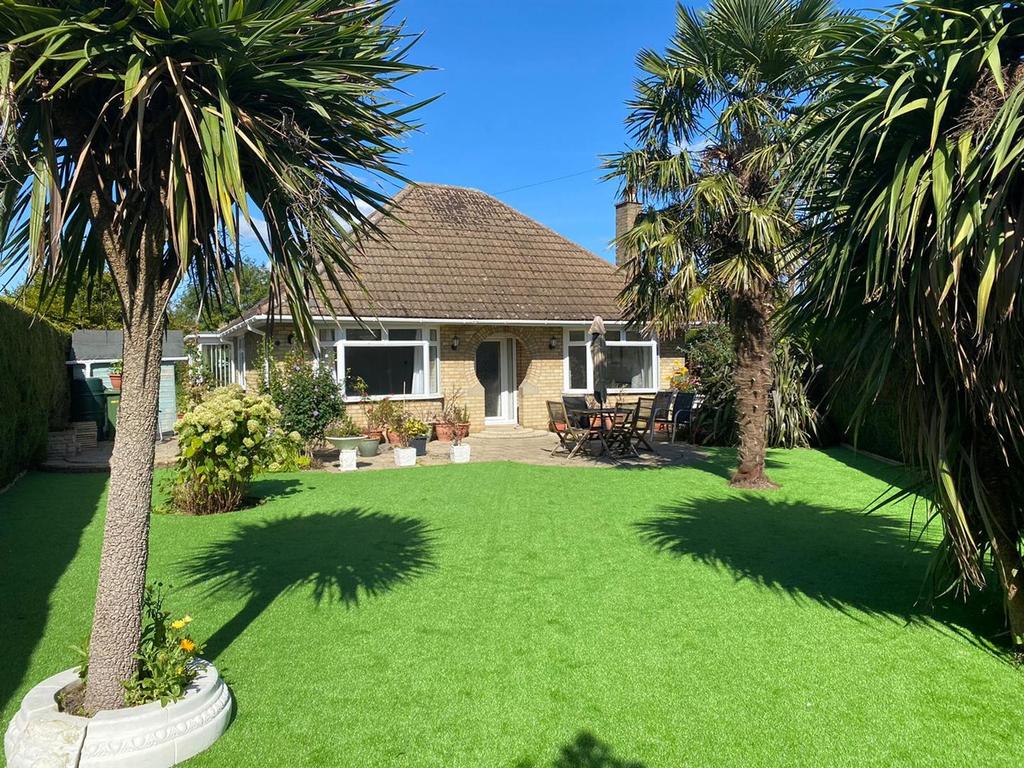 Crossgate Crescent, Pinchbeck 3 bed detached bungalow £300,000