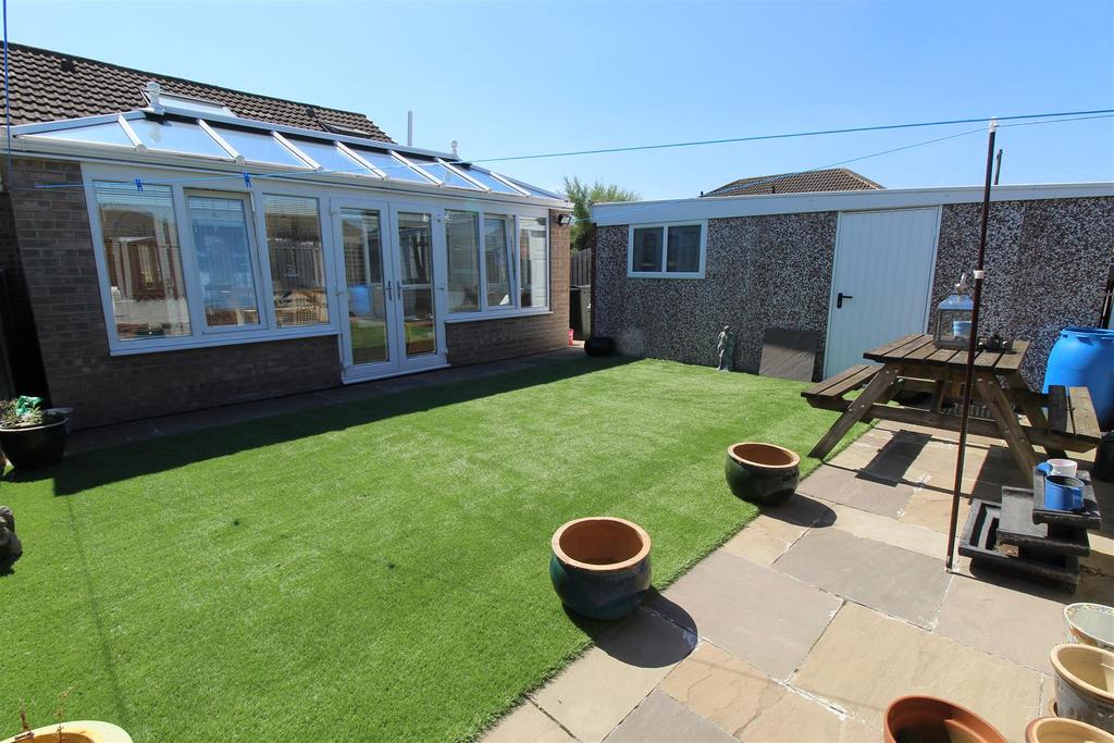 Bar Lane, Staincross, Barnsley S75 6GE 2 bed semidetached bungalow for