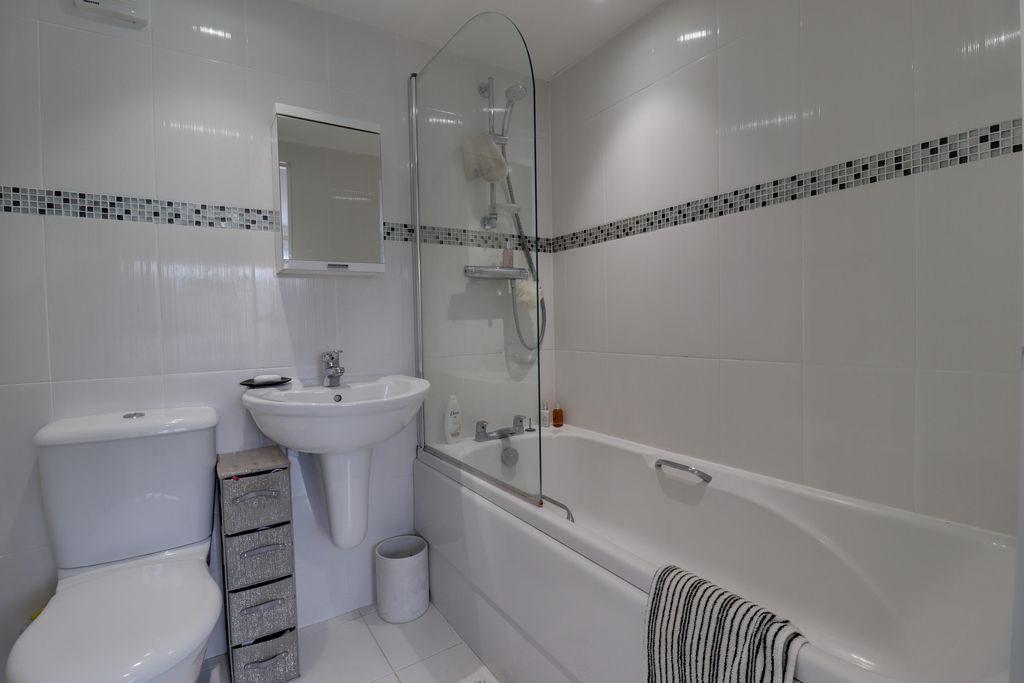 Ensuite to Bed 1