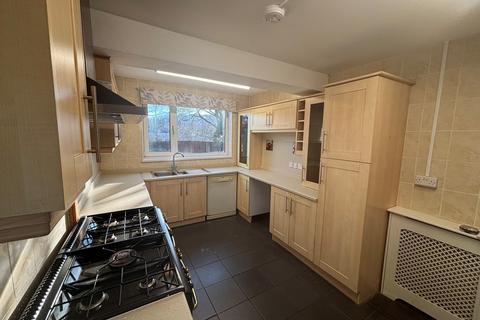 3 bedroom semi-detached house to rent, Glasfryn Close, Swansea, SA2