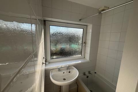 3 bedroom semi-detached house to rent, Glasfryn Close, Swansea, SA2