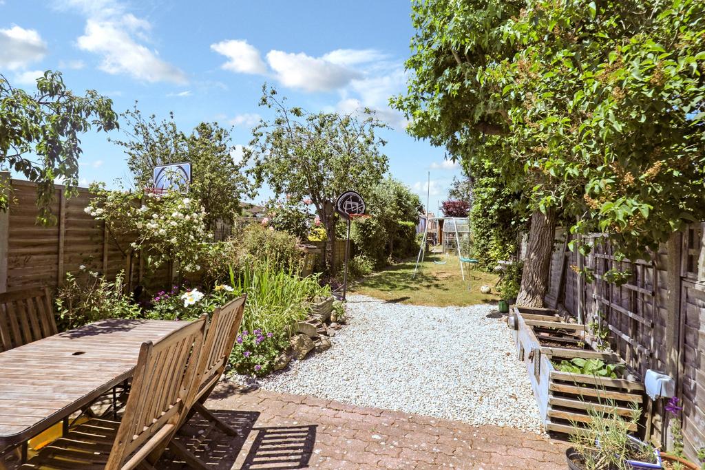Borden Lane, Sittingbourne, Kent, ME10 1DB 4 bed end of terrace house
